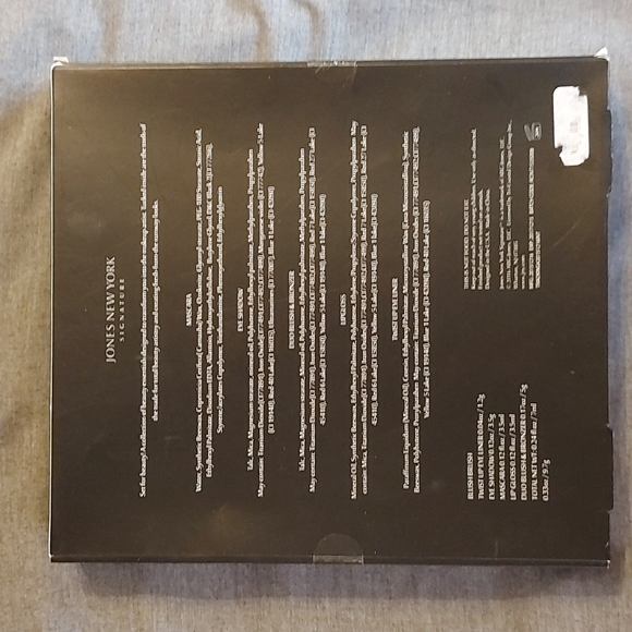 Jones New York Signature - The Makeup Artist Set - Picture 2 of 5